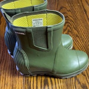 Sorel boots like new worn once